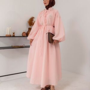Robe rose oversize- ornée de fleurs