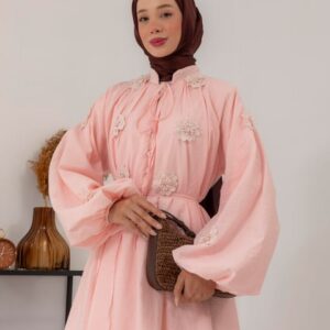 Robe rose oversize- ornée de fleurs